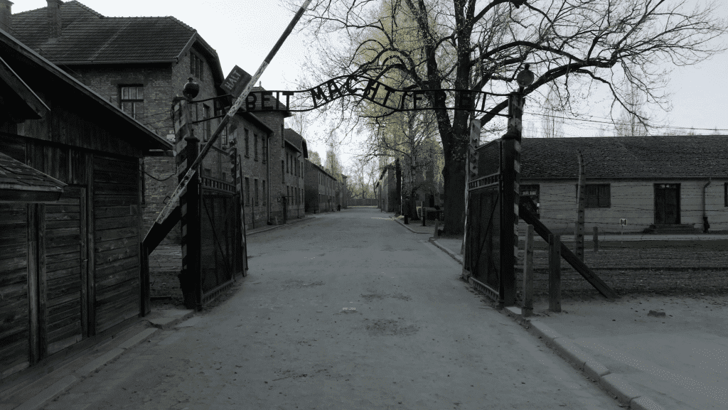 visitare auschwitz birkeanu campi di concentramento olocausto Shoah Polonia Varsavia 