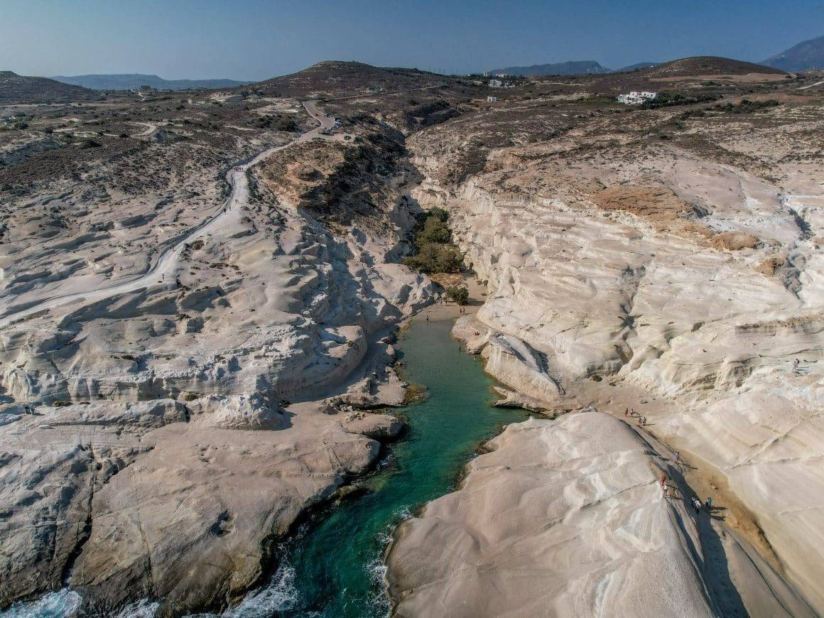 cosa vedere a milos traghetti Grecia antiparos Paros Atene spiagge drone Greece