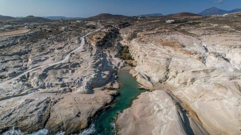 cosa vedere a milos traghetti Grecia antiparos Paros Atene spiagge drone Greece