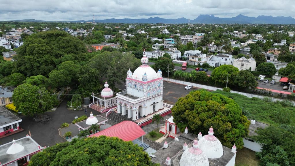 tempio templi indu induisti india Indian lago sacro ganga talao gran bassin Mauritius africa cosa vedere fare visitare viaggio idee 