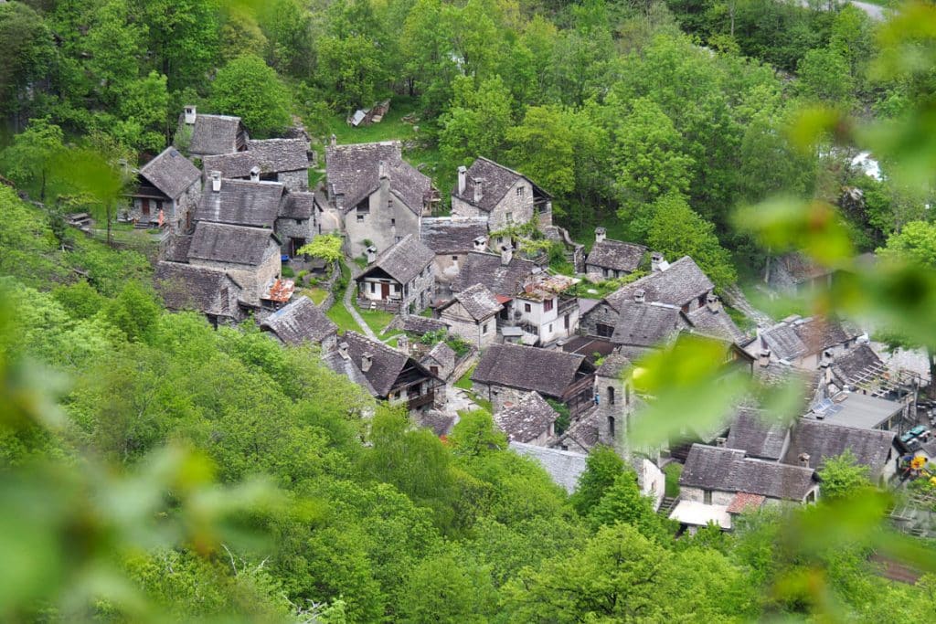 cosa vedere fare visitare svizzera Ticino Lugano foroglio drone Switzerland Laws regole paese senza elettricità cascata trekking