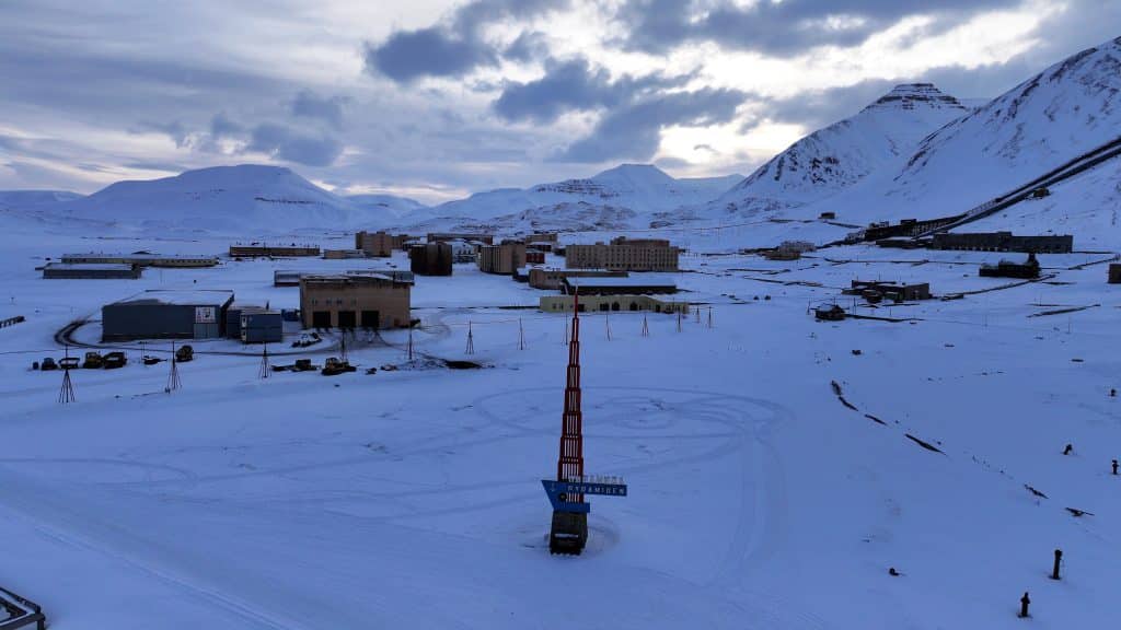 pyramiden ghost town soviet ussr urss cccp 