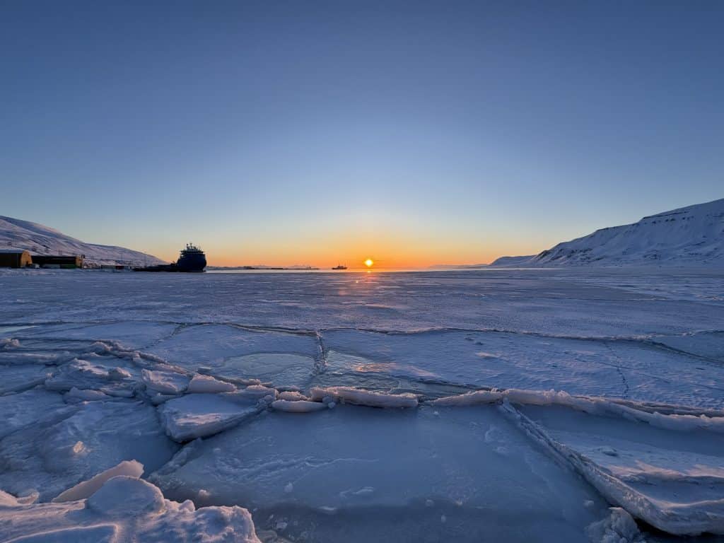 sole di mezzanotte notte polare clima stagioni meteo isole Svalbard longyearbyen viaggio visit
