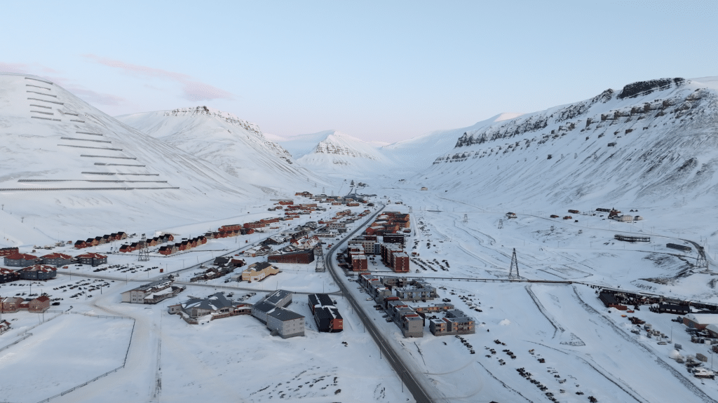 cosa vedere fare visitare Isole Svalbard Longyearbyen Pyramiden drone 