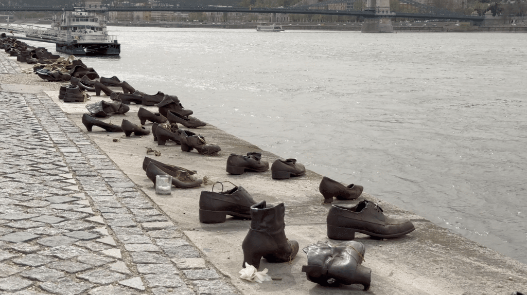memoriale scarpe ebrei Budapest olocausto