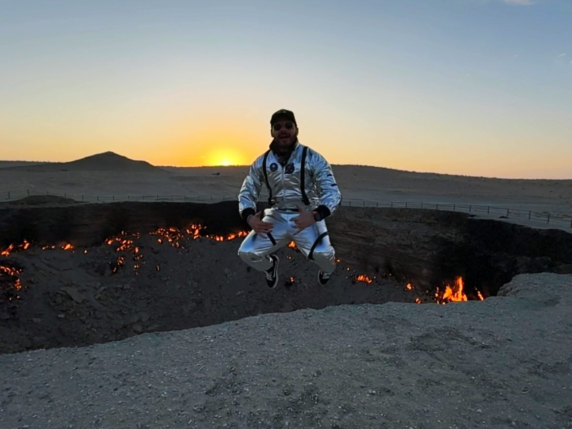 viaggio in Turkmenistan cosa vedere fare visitare Ashgabat turkmenbashi darwaza porta dell'inferno cratere gas enontheroad