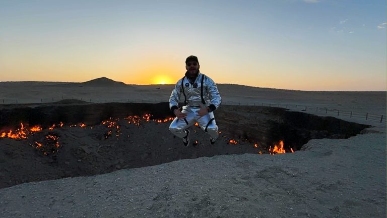 viaggio in Turkmenistan cosa vedere fare visitare Ashgabat turkmenbashi darwaza porta dell'inferno cratere gas enontheroad
