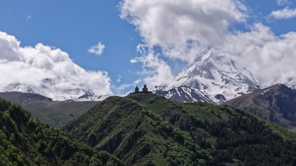 monastero gergeti georgia kazbek kazbegi