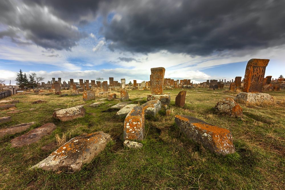 cimitero noratus lago sevan armenia
