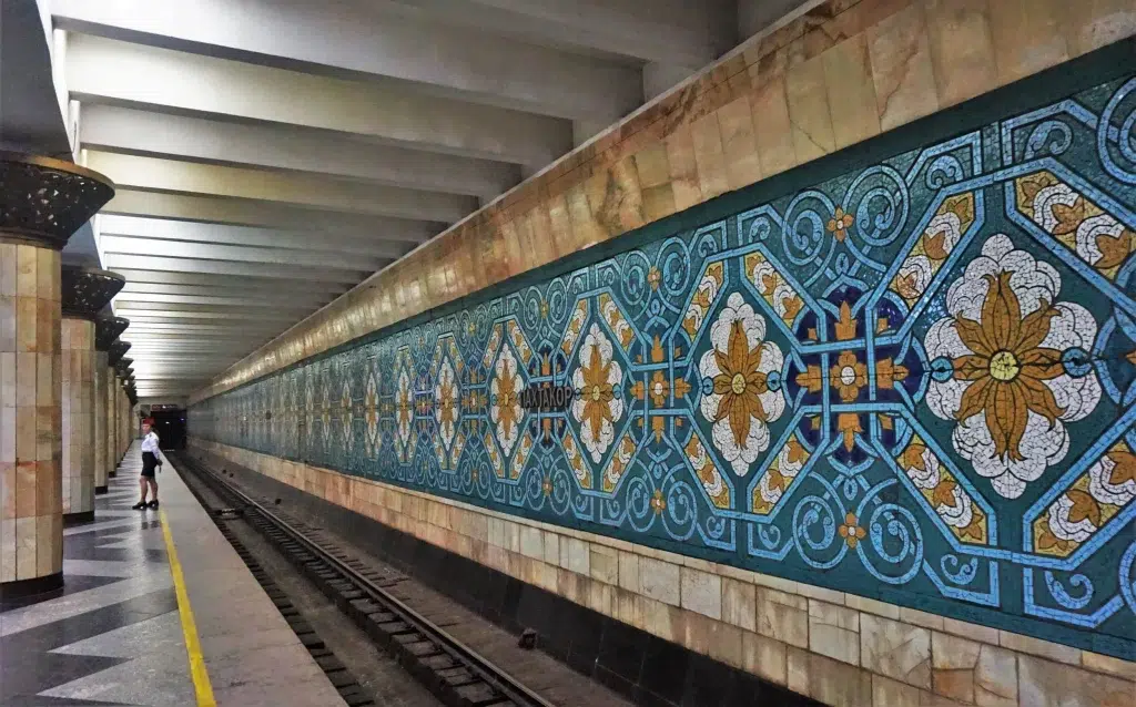 tour tashkent stazioni metro uzbekistan